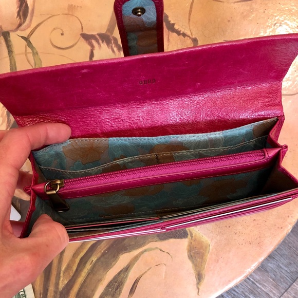 Beautiful Pink HOBO Wallet 💞 - Picture 9 of 13